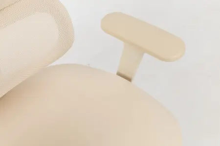 Компьютерное кресло офисное Вега бежевое